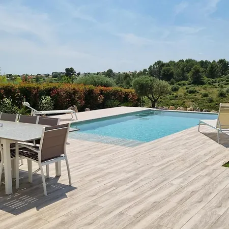 Panorama Sur La Nature Et Piscine * Juvignac